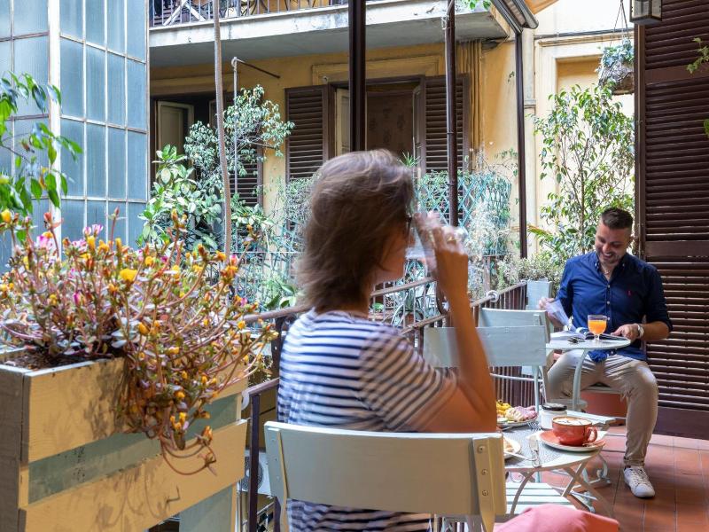 Glance In Rome image
