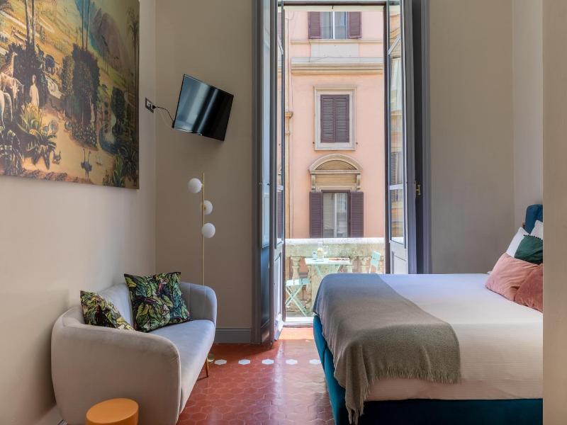 Glance In Rome image