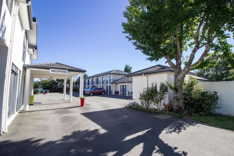 Phoenix Motor Inn image
