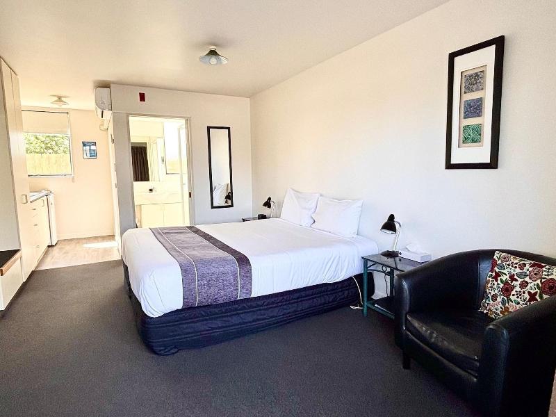 Phoenix Motor Inn image