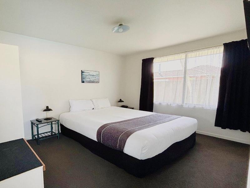 Phoenix Motor Inn image