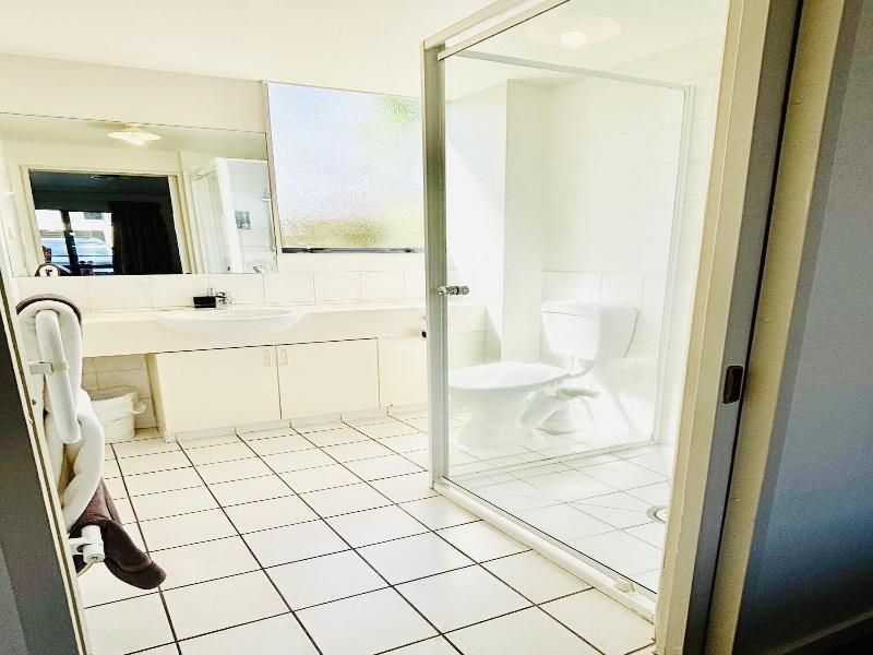 Phoenix Motor Inn image