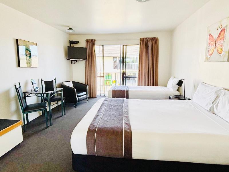 Phoenix Motor Inn image
