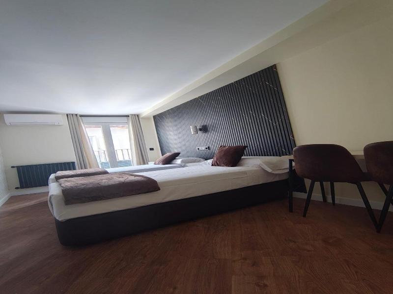 Hostal Jq Madrid 1 image