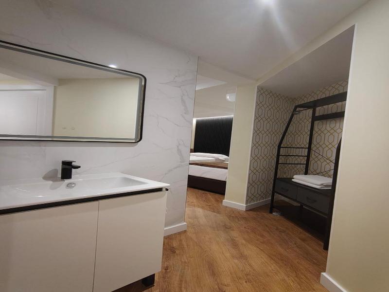 Hostal Jq Madrid 1 image