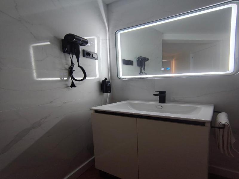 Hostal Jq Madrid 1 image