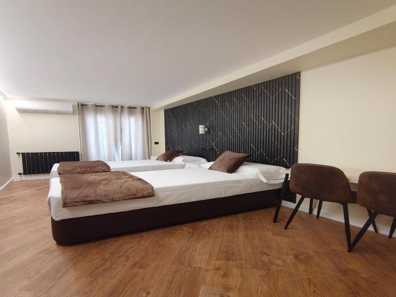 Hostal Jq Madrid 1 image