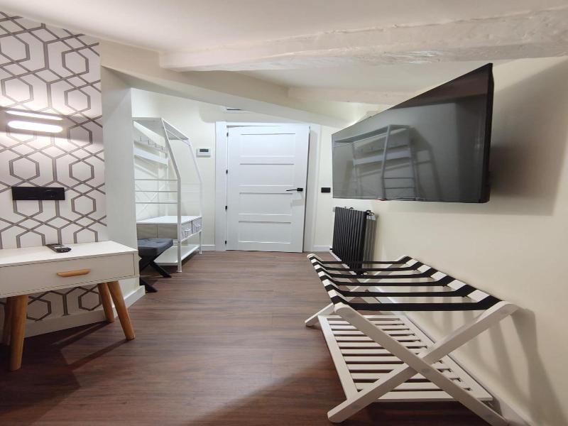 Hostal Jq Madrid 1 image