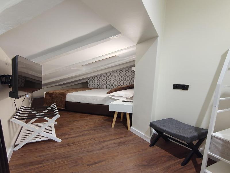 Hostal Jq Madrid 1 image