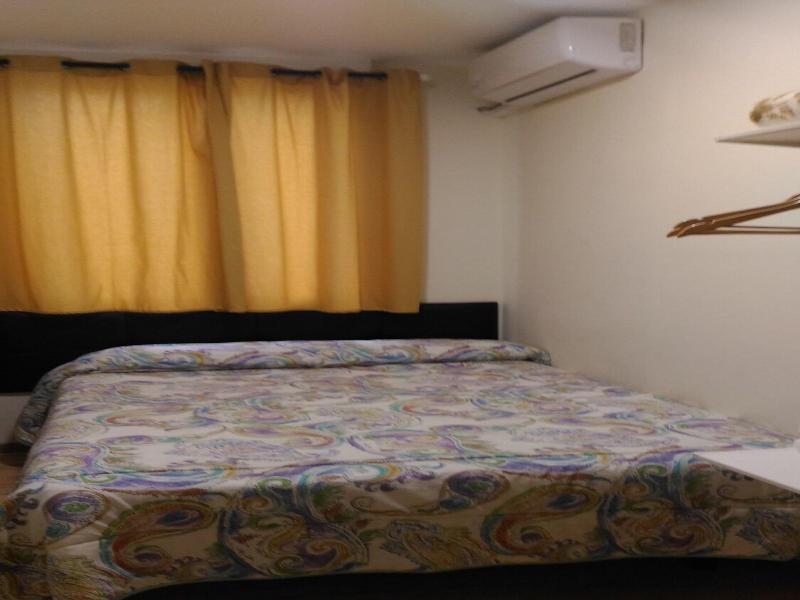 Hostal Jq Madrid 1 image