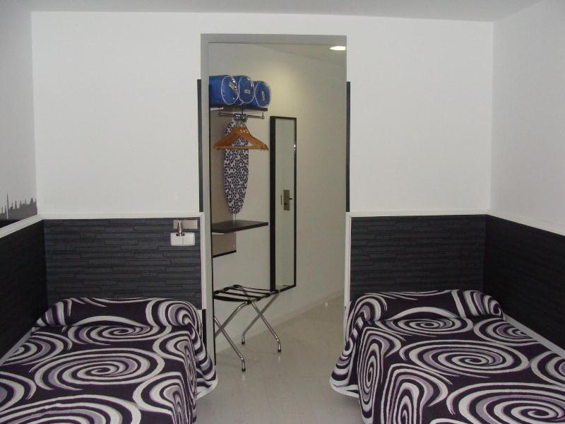 Hostal Jq Madrid 1 image