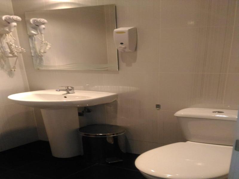 Hostal Jq Madrid 1 image