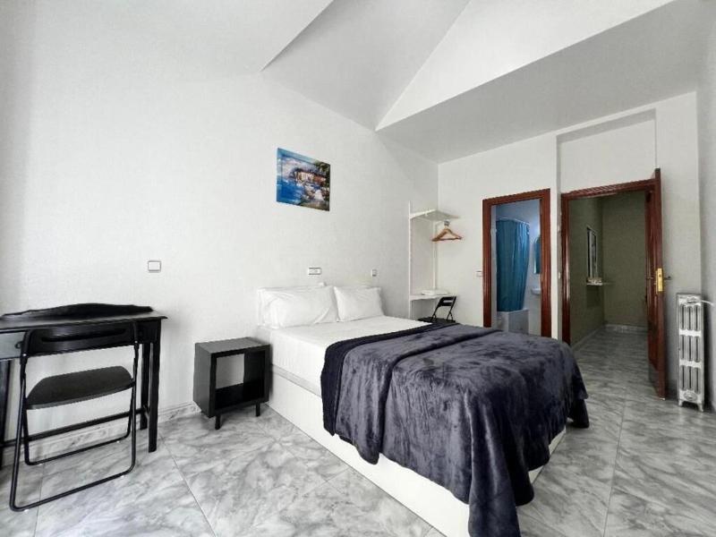 Hostal Palacios Fuencarral image