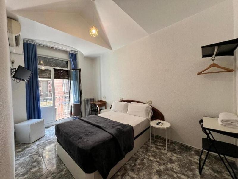 Hostal Palacios Fuencarral image