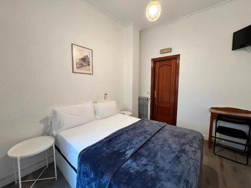 Hostal Palacios Fuencarral image