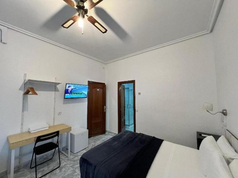 Hostal Palacios Fuencarral image