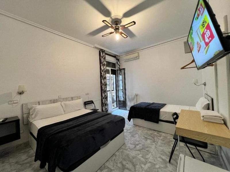 Hostal Palacios Fuencarral image