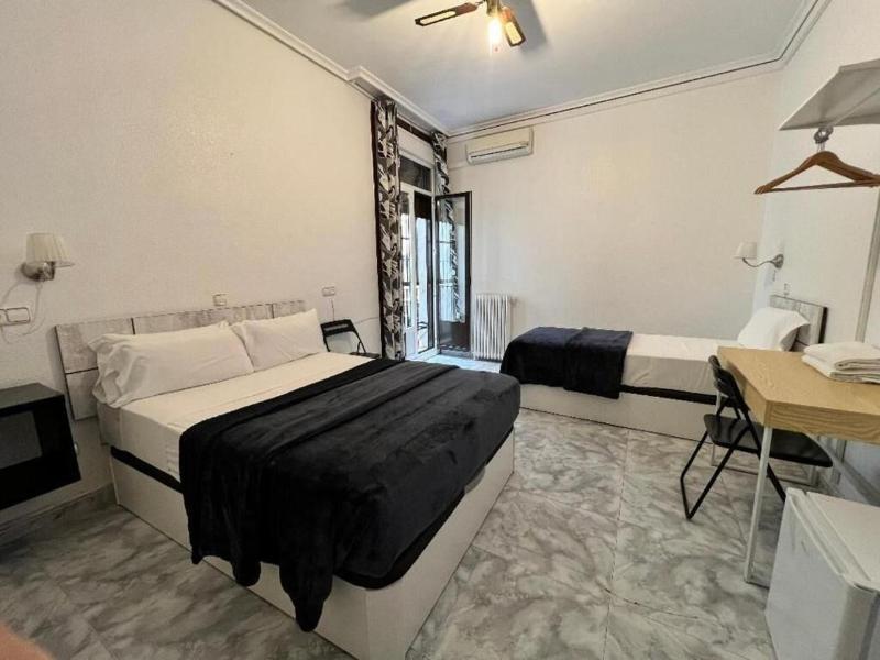 Hostal Palacios Fuencarral image