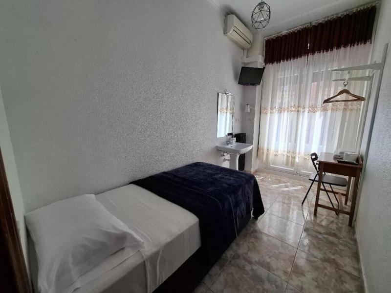 Hostal Palacios Fuencarral image
