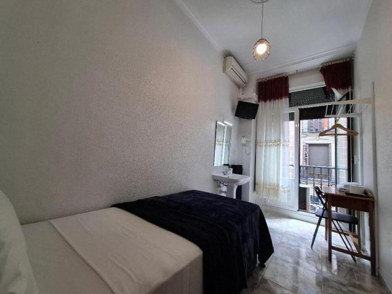 Hostal Palacios Fuencarral image
