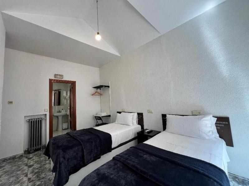Hostal Palacios Fuencarral image