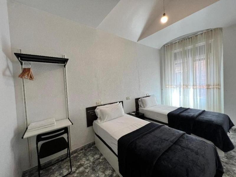 Hostal Palacios Fuencarral image