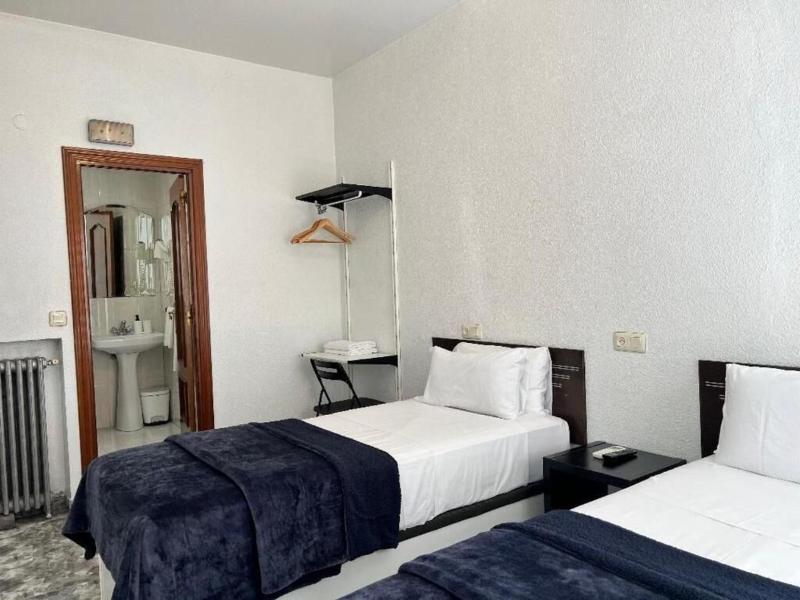 Hostal Palacios Fuencarral image