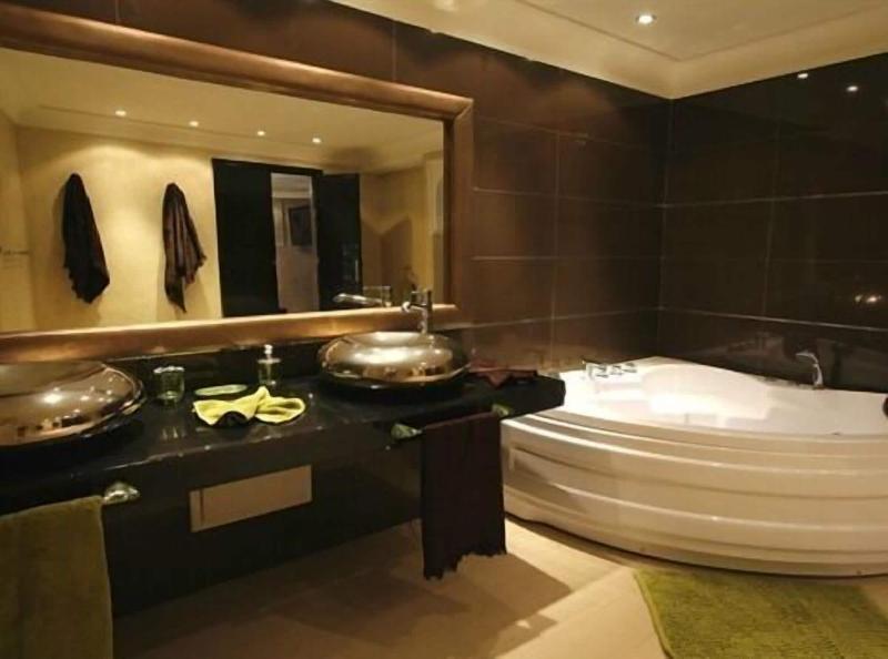 Riad Carllian image