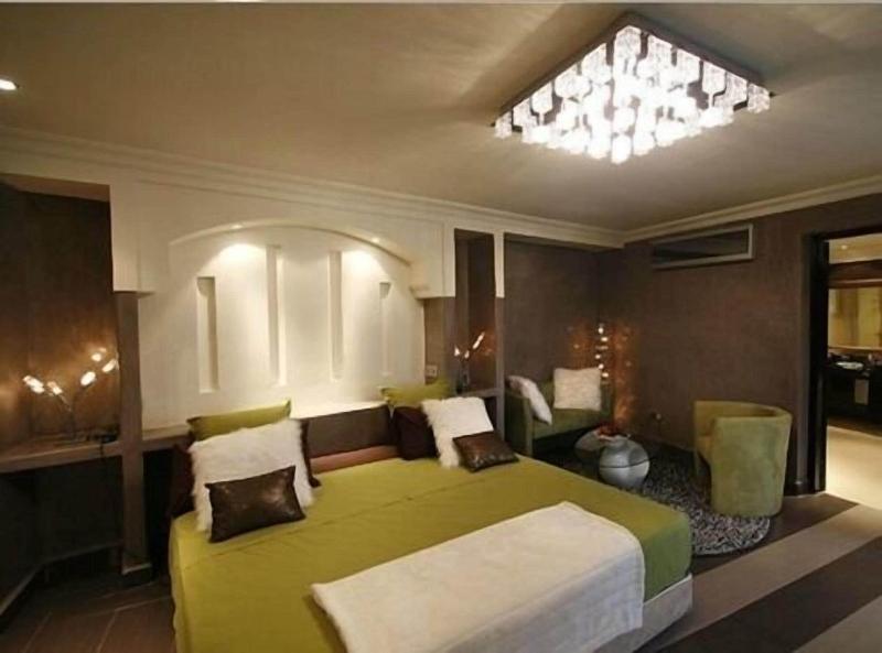 Riad Carllian image