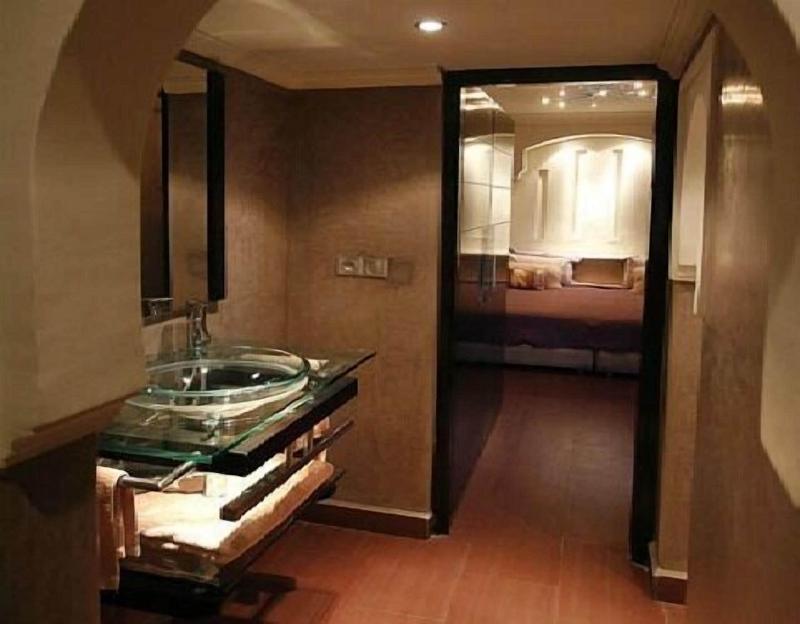 Riad Carllian image