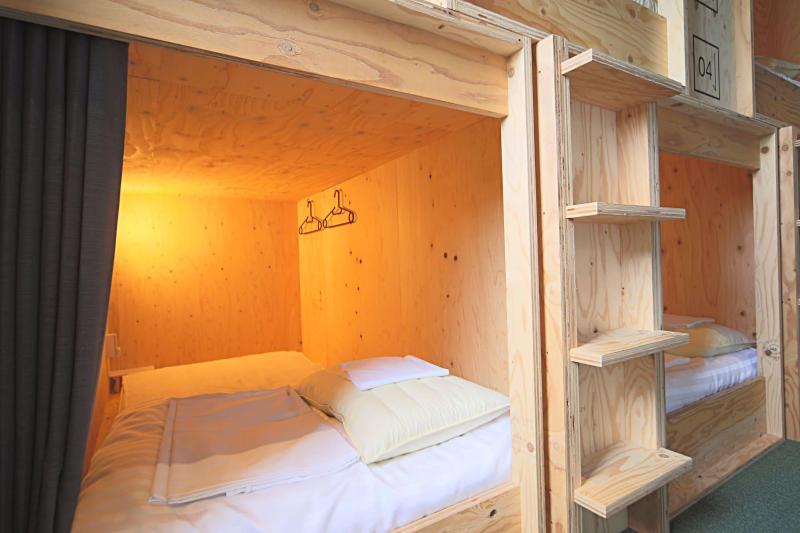 TRAVEL&BOOK HOTEL HULATON CABIN takamatsu - Hostel image