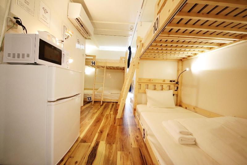 Coins Hostel Tenjin image