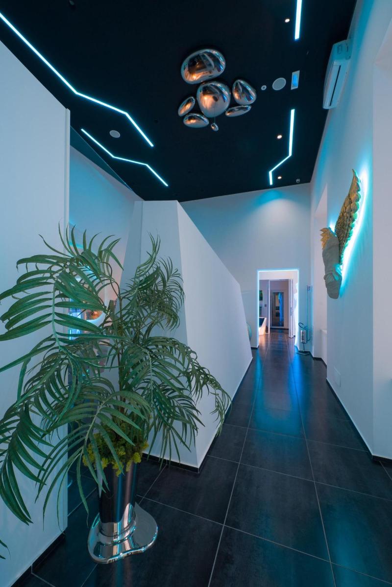 Skyhouse Chiaia image