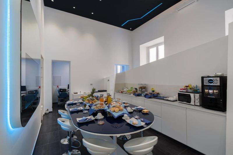Skyhouse Chiaia image
