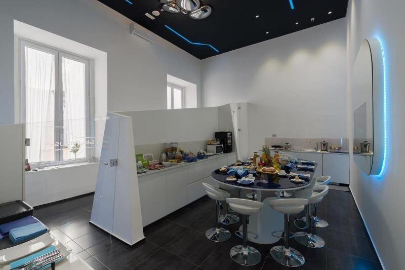 Skyhouse Chiaia image