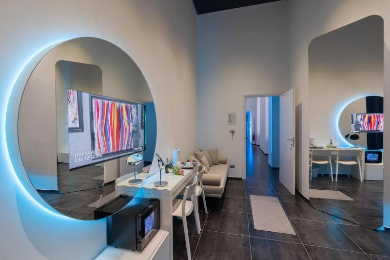 Skyhouse Chiaia image