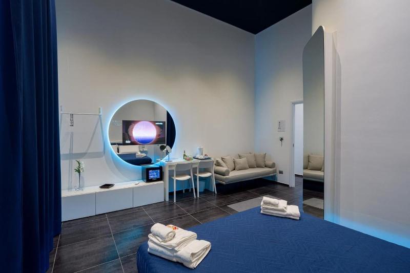 Skyhouse Chiaia image