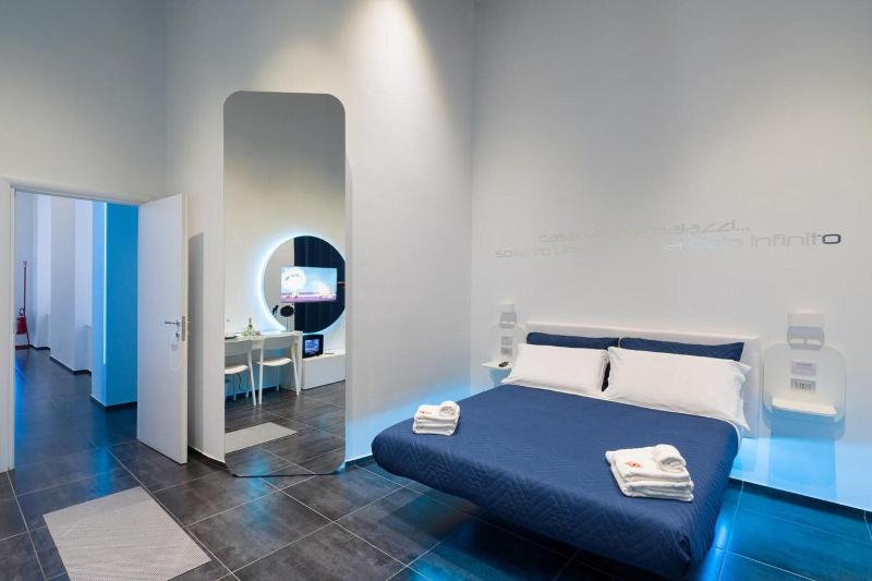 Skyhouse Chiaia image