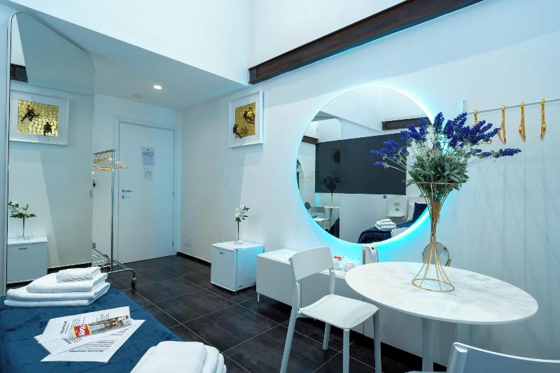 Skyhouse Chiaia image