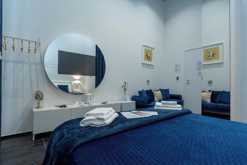 Skyhouse Chiaia image