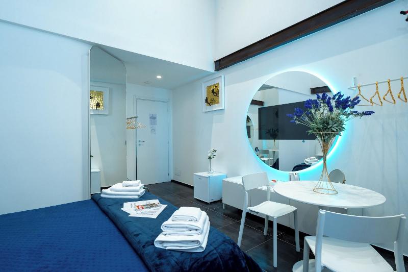 Skyhouse Chiaia image