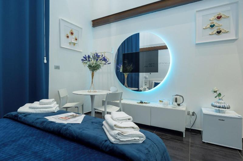 Skyhouse Chiaia image