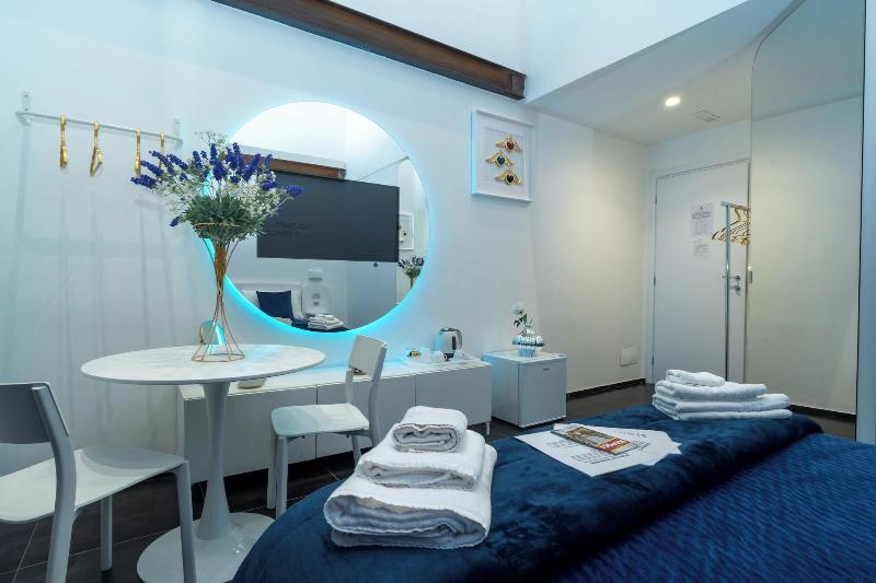 Skyhouse Chiaia image