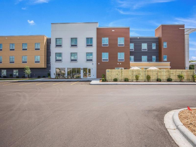 Fairfield Inn & Suites by Marriott Whitewater image