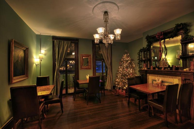 Vandiver Inn image