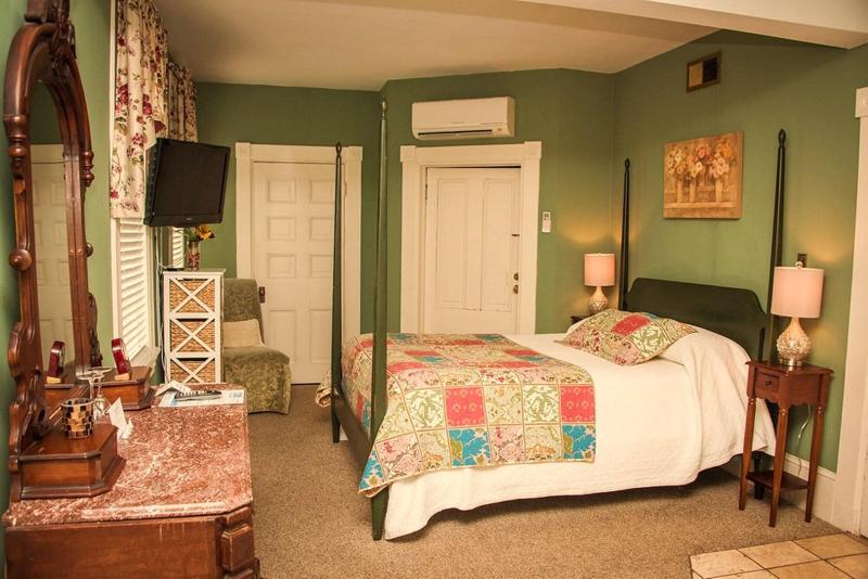 Vandiver Inn image