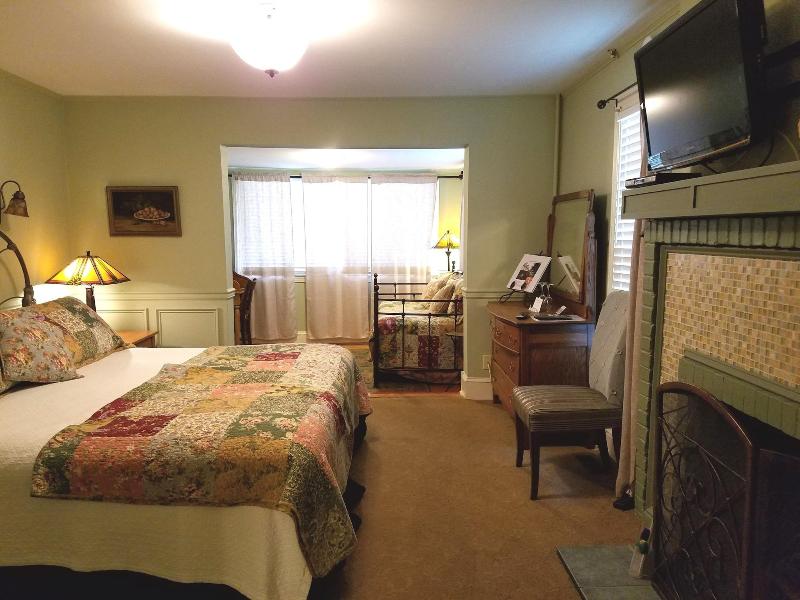 Vandiver Inn image
