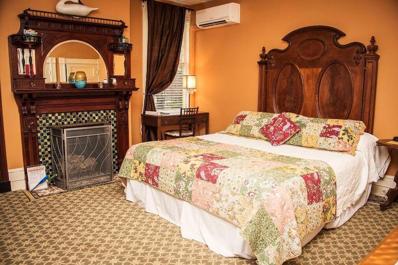 Vandiver Inn image