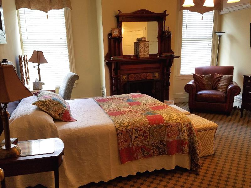 Vandiver Inn image