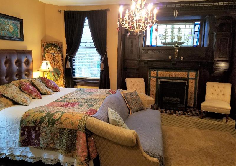 Vandiver Inn image